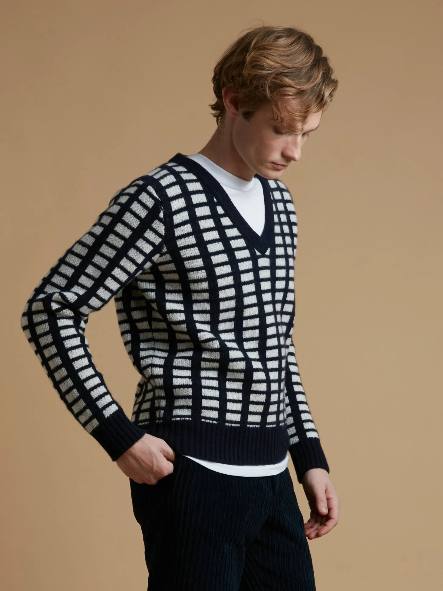 AANAMUR CHECKED V-NECK JUMPER