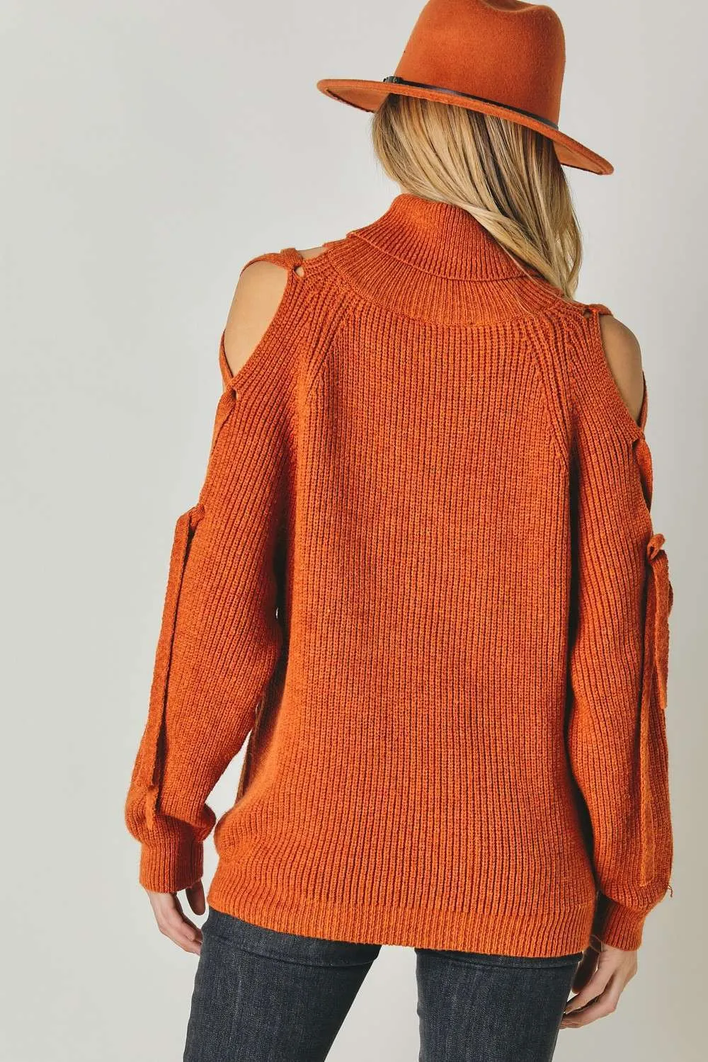 SOLID TURTLE NECK CUTOUT LONG SLEEVE SWEATER: Cream