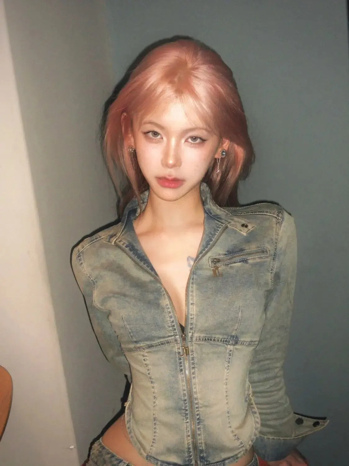 Vevesc 90s Vintage Short Denim Jacket Women Harajuku Grunge Slim Zipper Jean Jacket Korean Washed Cropped Coats Y2K Streetwear